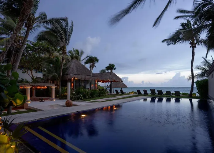 6br Exclusive Beachfront W/ Pool In Tulum Balcheil