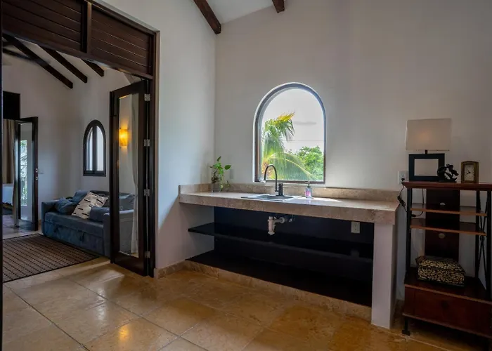 Villa 6br Exclusive Beachfront W/ Pool In Tulum *