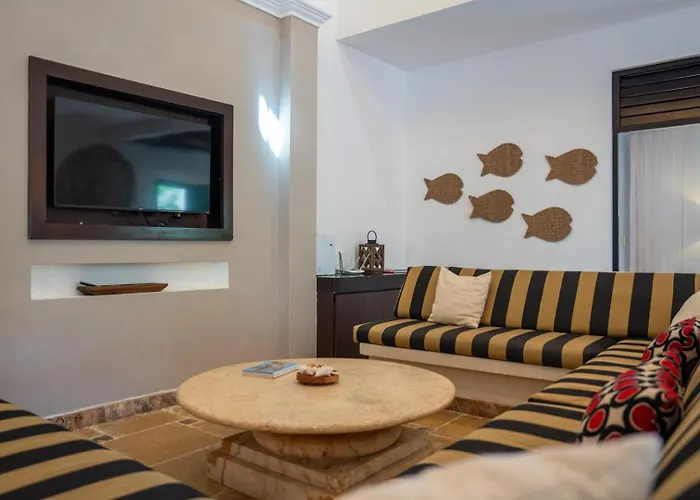 6br Exclusive Beachfront W/ Pool In Tulum Villa