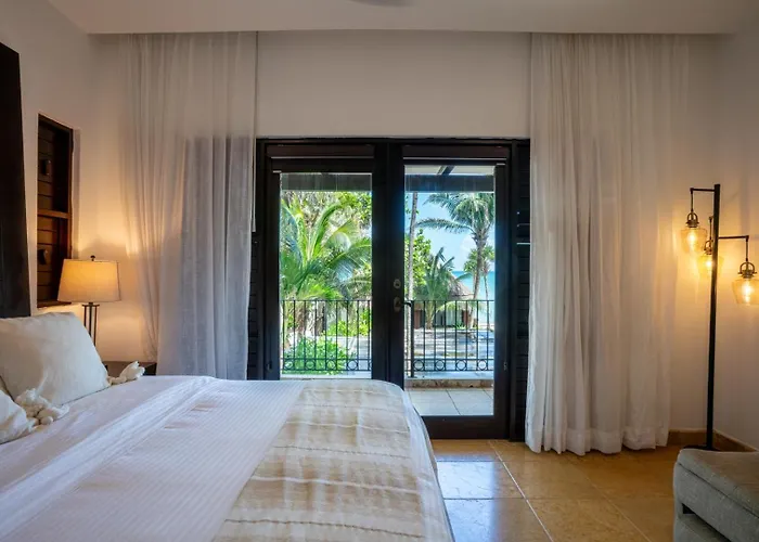 6br Exclusive Beachfront W/ Pool In Tulum Villa